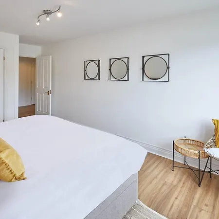 Апартаменты Host & - Freshwater View