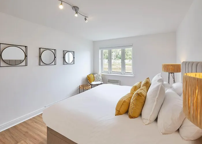 Host&stay - Freshwater View *